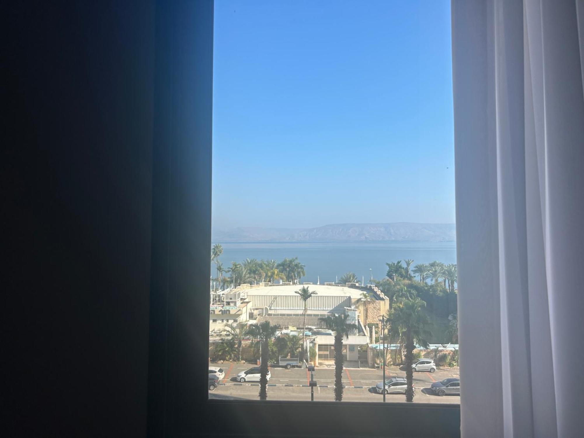 תכלת על הכינרת Light Blue On The Kinneret Lake Tiberias Buitenkant foto